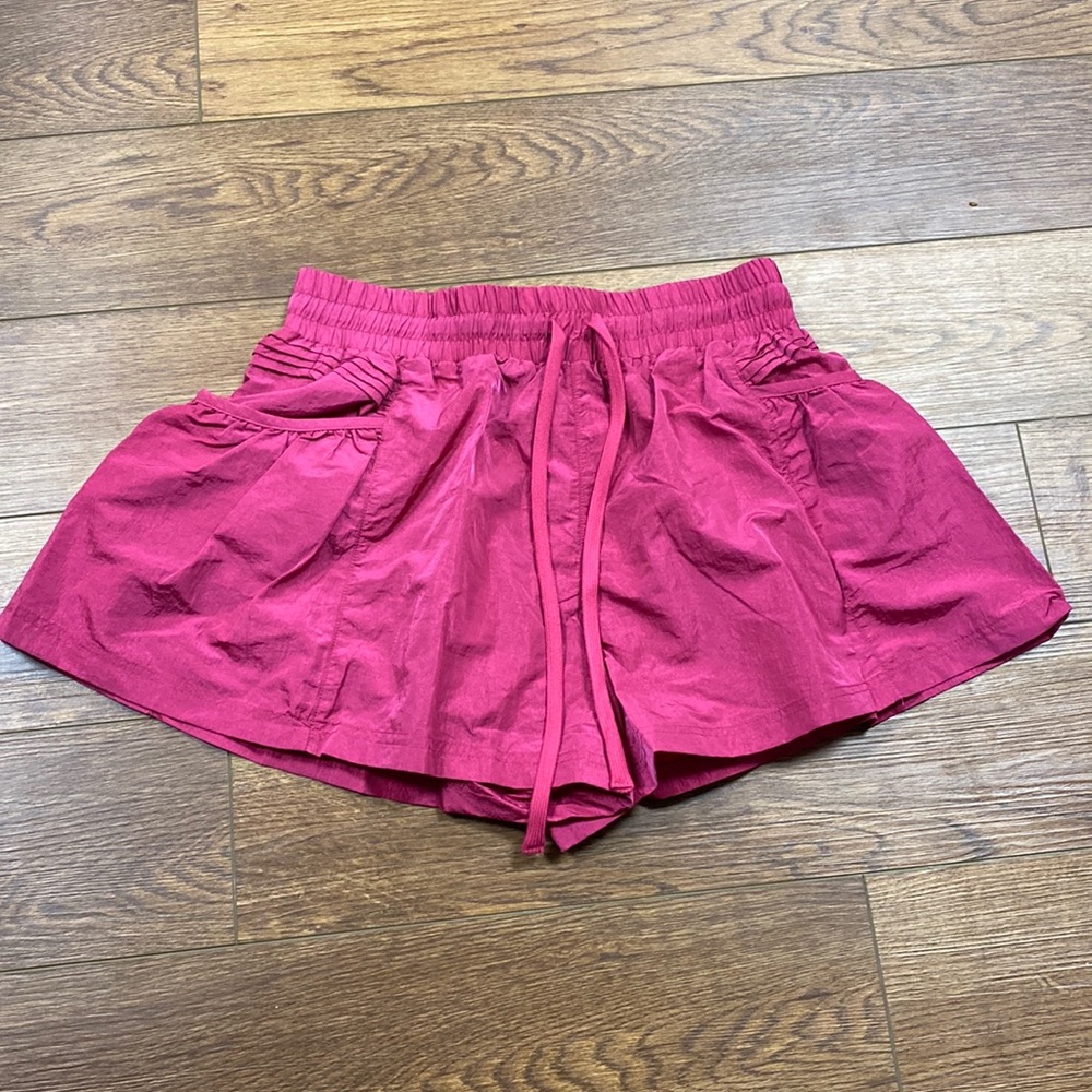 NWT Women’s size Large shorts. Hot Pink. with Pockets!!